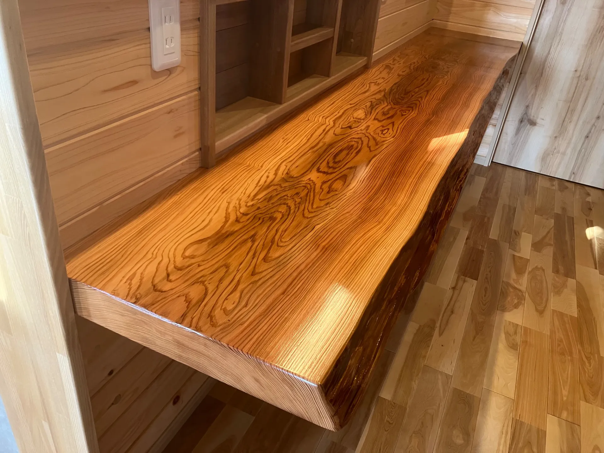 ひたちなか市S様 杉一枚板カウンター(樹齢約130年)